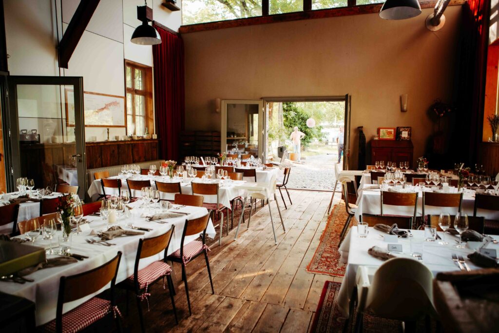 Hochzeitslocation innen – stimmungsvolle Atmosphäre und Deko