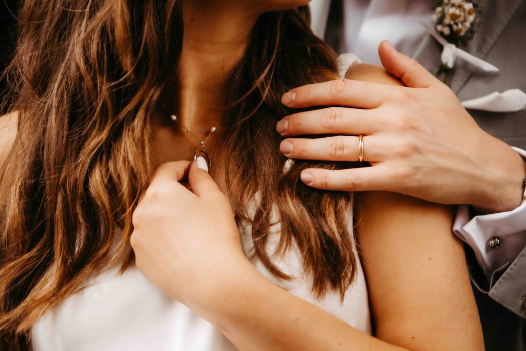 Detailfoto der Ringe des Brautpaars