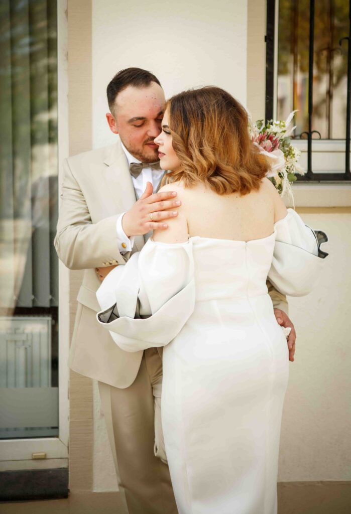 Sehr emotionaler und inniger Augenblick zwischen Braut und Bräutigam