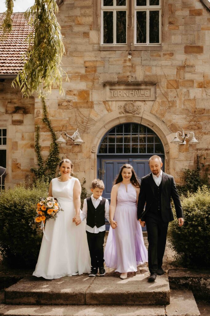 Brautpaar mit den KInder