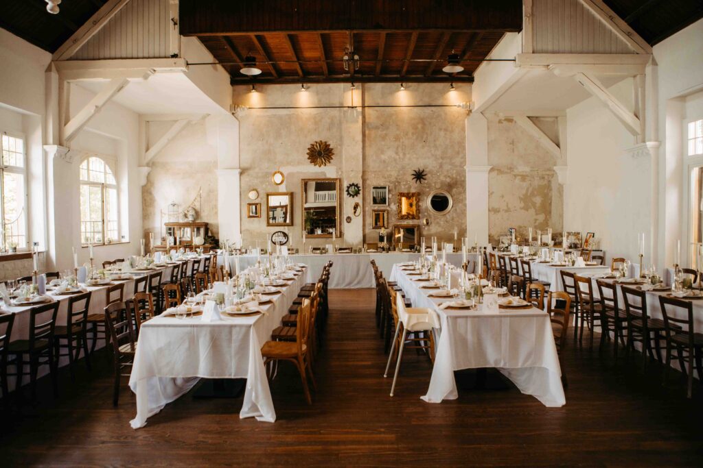 Festhalle Flonheim als Hochzeitslocation dekoriert