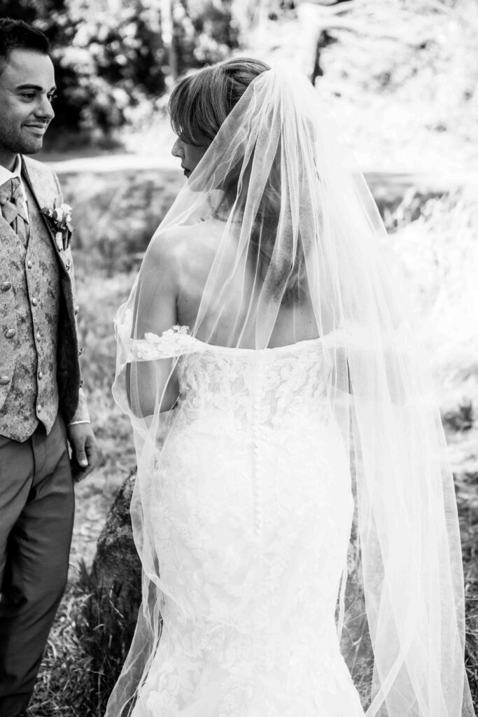 Natürliche Paarfotos voller Nähe